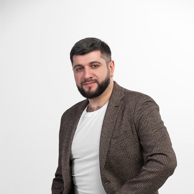 Artist - Elbrus Djanmirzoev