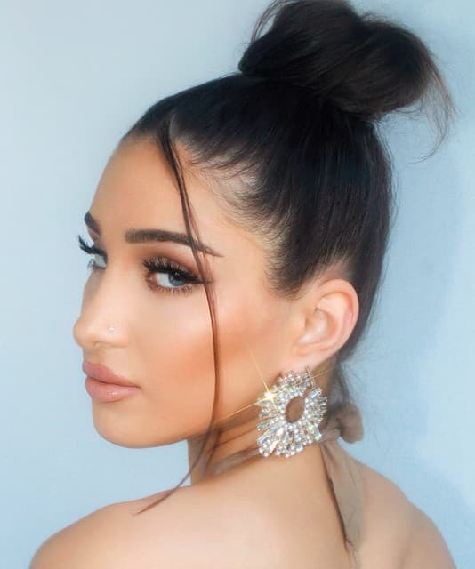 Artist - Halle Abadi