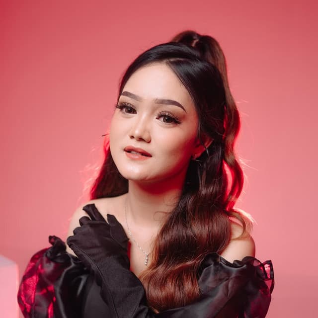 Artist - Safira Inema