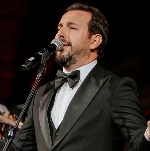 Artist - Mesut Kurtis