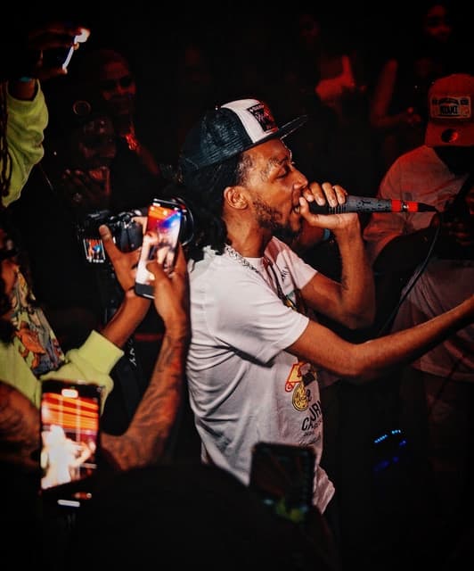 Artist - Mané Galinha