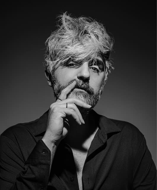 Artist - Manuş Baba