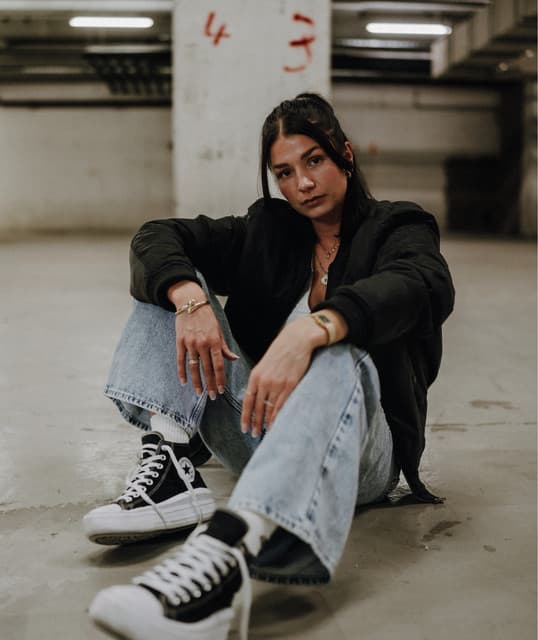 Artist - Nicole Cross