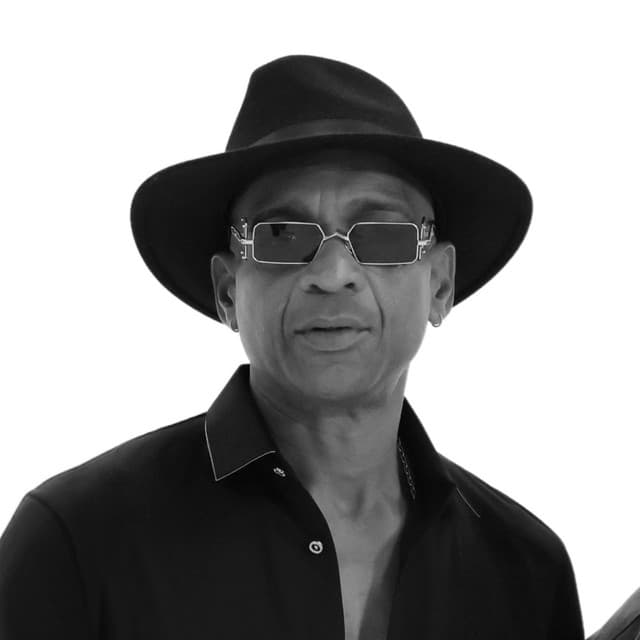 Artist - Descemer Bueno