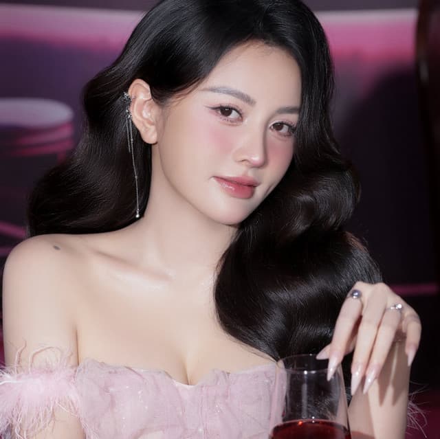 Artist - JUNA HIỀN THANH