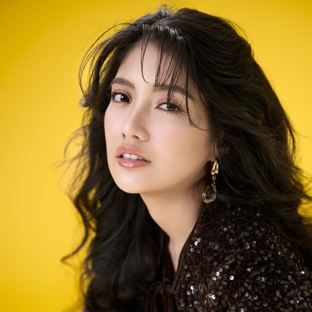 Artist - Mona Gonzales