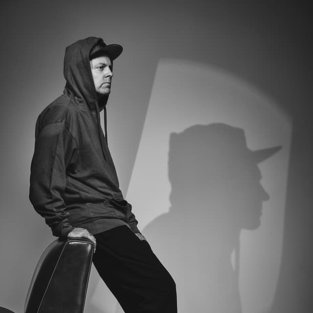 Artist - DJ Shadow