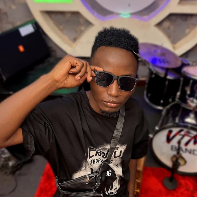 Artist - Daniel Seasonz