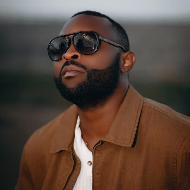 Artist - Santa Bella