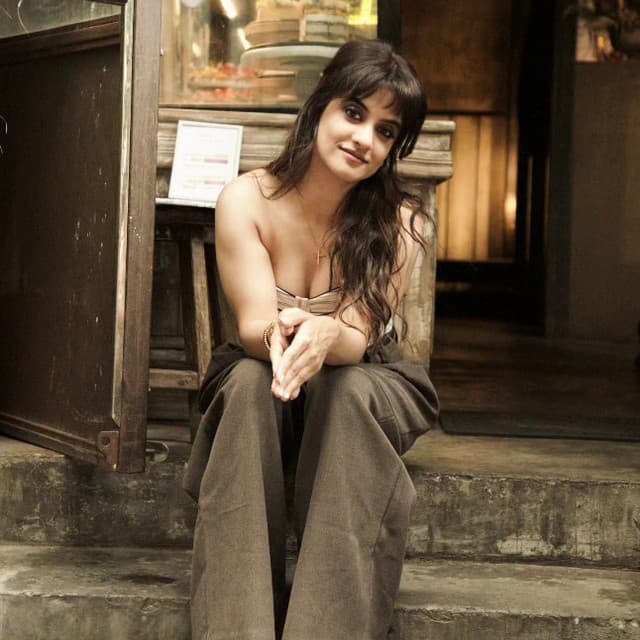 Artist - Jasleen Royal