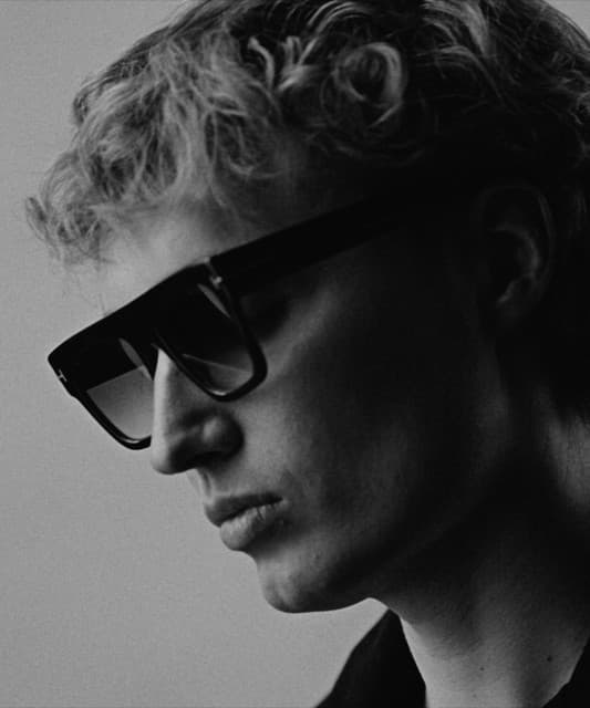 Artist - Isac Elliot