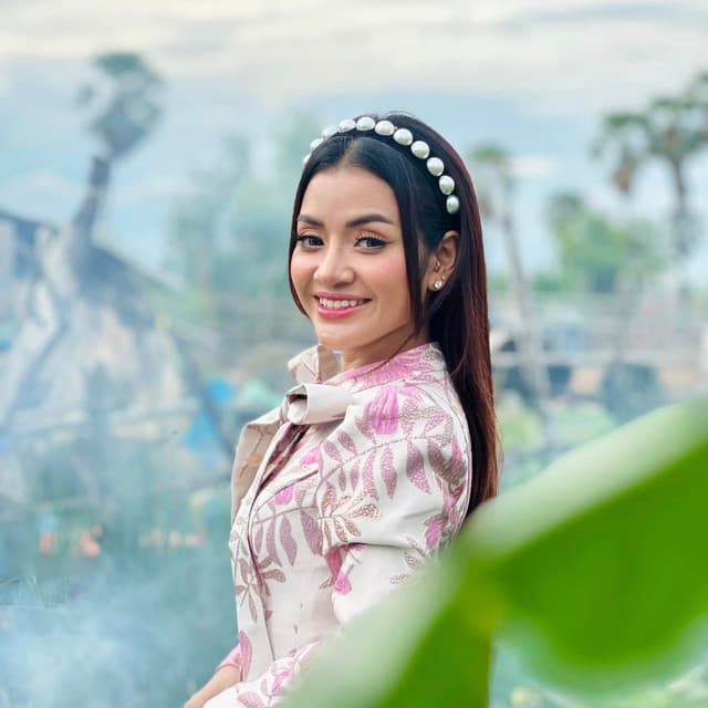 Artist - ខាត់ សួស្តី