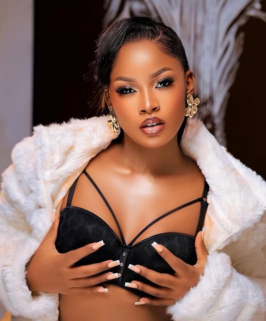 Artist - Winnie Wa Mummy