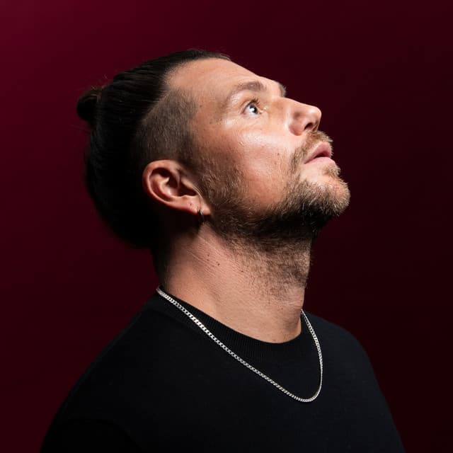 Artist - Enrico Nigiotti