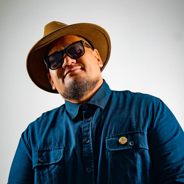 Artist - Lomez Brown