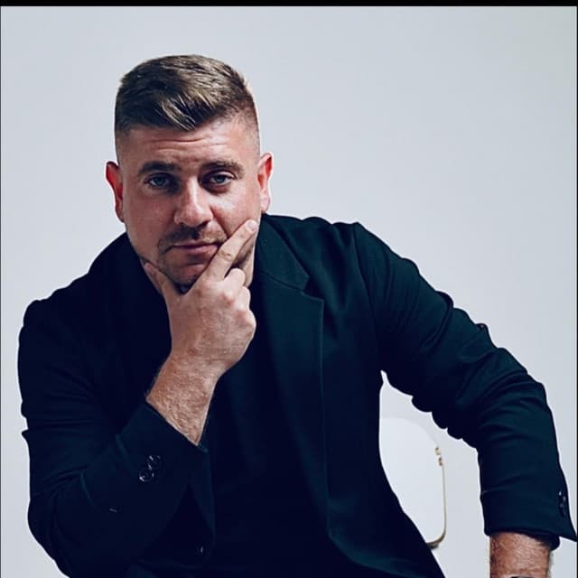 Artist - Robert Wiewióra