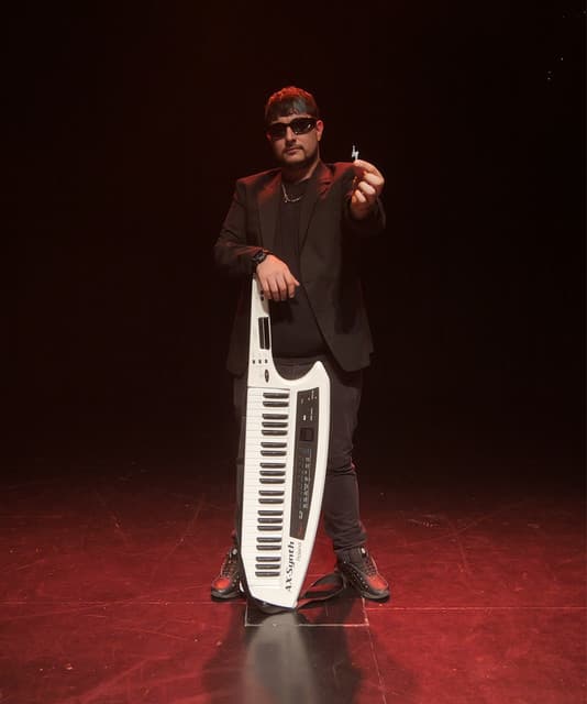 Artist - Lucas Bunnker