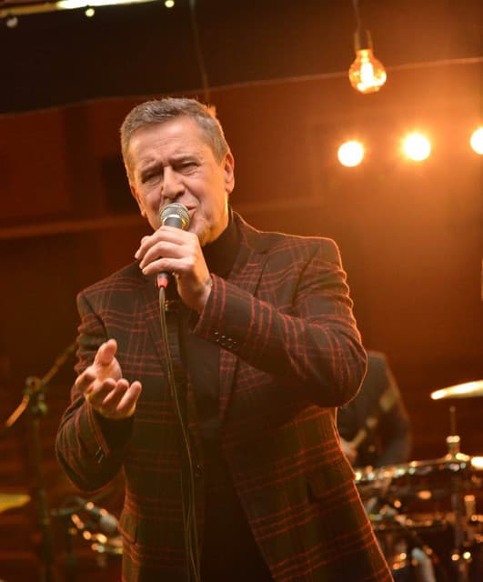 Artist - Enes Begovic