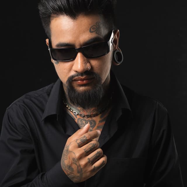 Artist - ปอน นิพนธ์