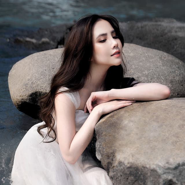 Artist - Agatha Chelsea