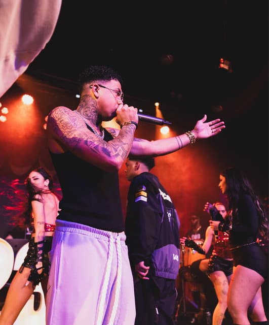 Artist - Helabusador