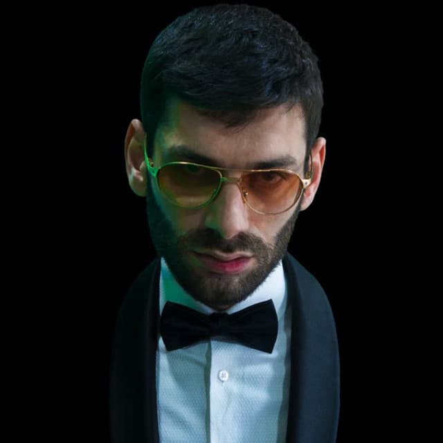 Artist - Ваграм Вазян