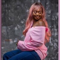 TikTok Account - oliviashellsia18