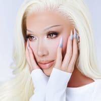 TikTok Account - plastique_tiara