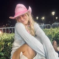 TikTok Account - hellorae