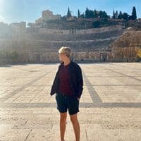 TikTok Account - chloelawfordtravels