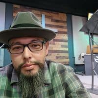 TikTok Account - thegenxchristian_louie