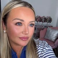 TikTok Account - smalltownbeautybytess