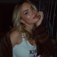 TikTok Account - sofiabutnotreallytho