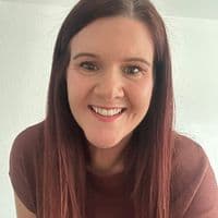 TikTok Account - debbiescakesbakes