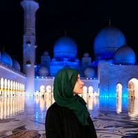 slavic_girl_learns_urdu