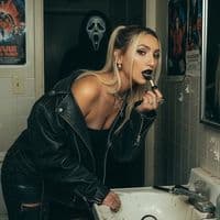 TikTok Account - elesa_sk