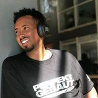 TikTok Account - abrilo_hd_music_lyrics