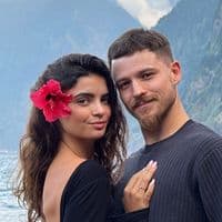 TikTok Account - angelikaandilya.travel